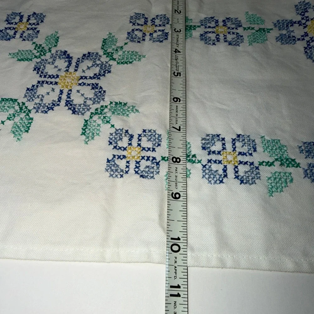 VTG Table Runner 25x10 White Blue Floral Cross Stitch Cottagecore‎ Farmhouse